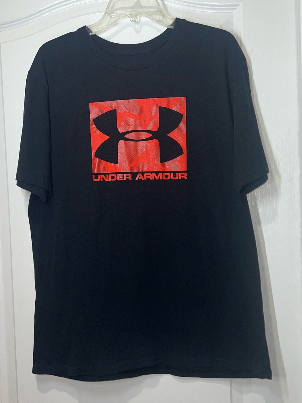 Under Armour Red Boxed Logo Black Short Sleeve Loose Fit Graphic T-Shirt Large